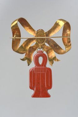 Isisknoten und Skarabäus modern in Goldbrosche gefaßt