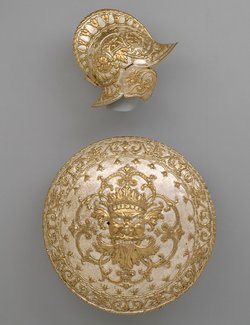 Rundschild aus einem All'antica-Ensemble mit Sturmhaube (A 1348)