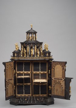 Münzschrank aus dem Besitz Erzherzog Ferdinands II. von Tirol