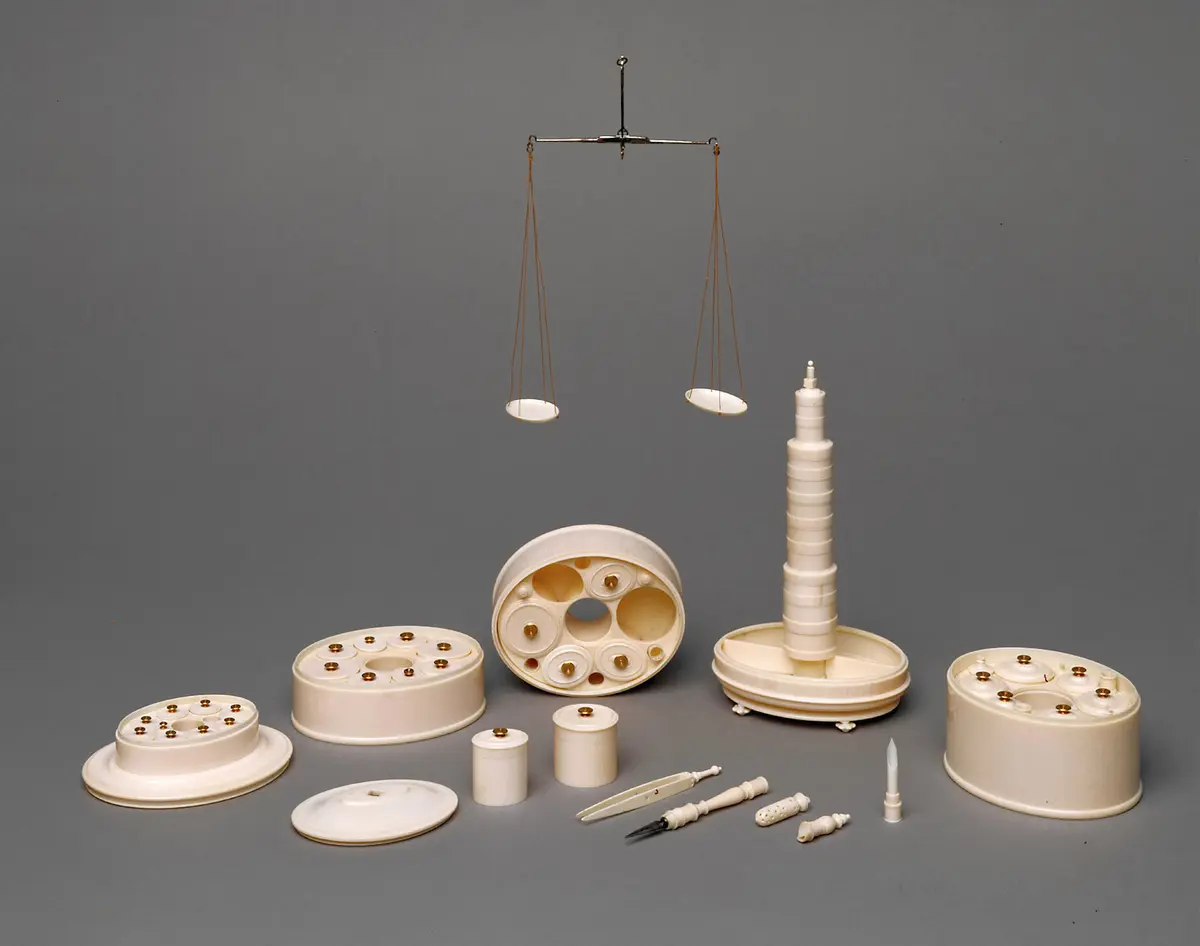 Instrument of a Stacking Box; Medicine Cabinet