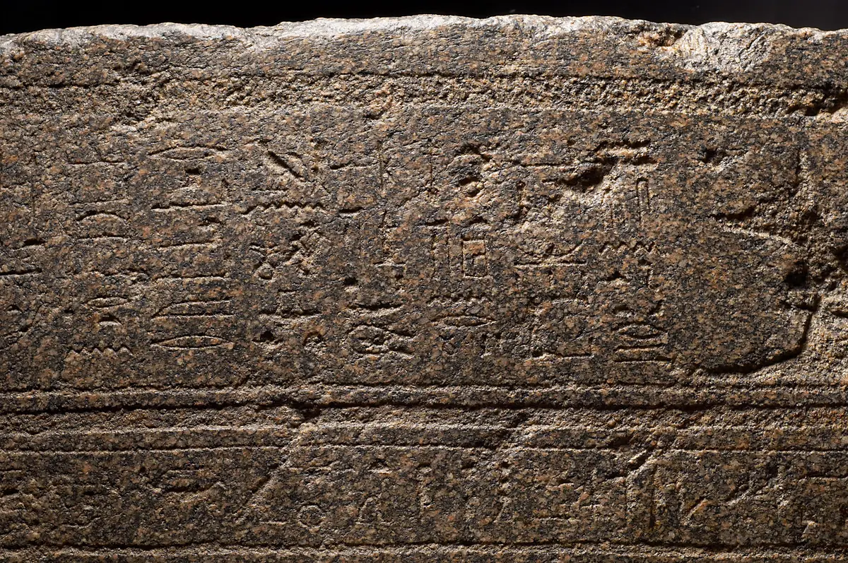 Unterteil des Sarkophags des In-her-nechet