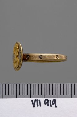 Fingerring mit Porträt der Araxia