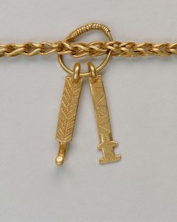 Goldkette mit 52 Anhängern