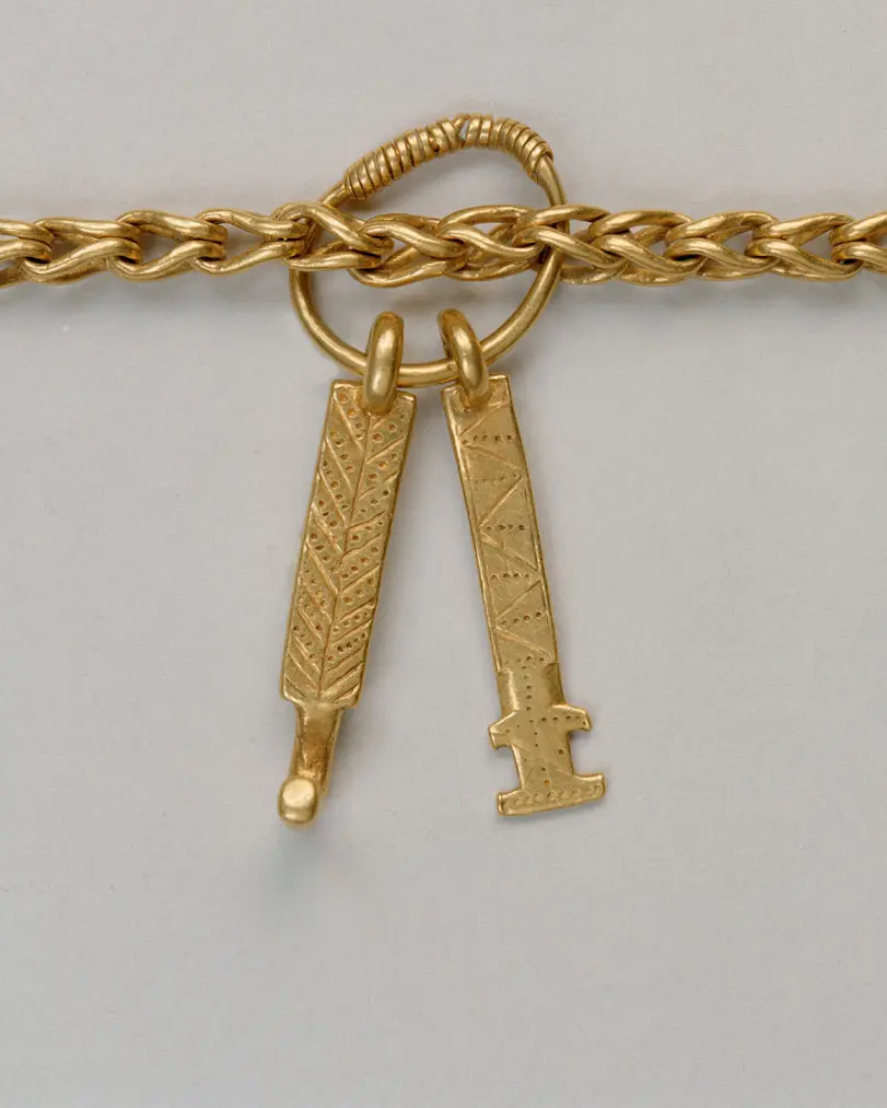 Goldkette mit 52 Anhängern