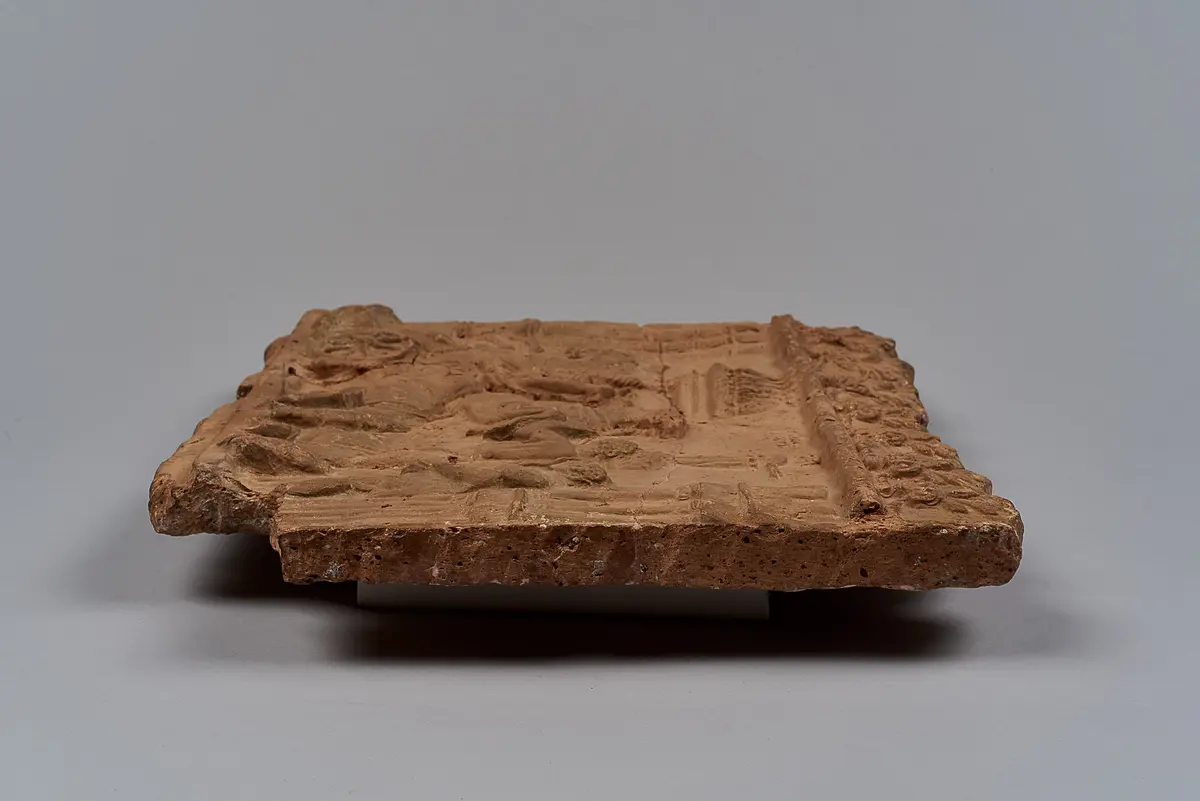 Aufsatzplatte: Unfall beim Wagenrennen