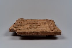 Aufsatzplatte: Unfall beim Wagenrennen