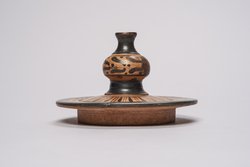Halsamphora mit Deckel: Satyrn und Mänaden // Mädchen mit Tympanon