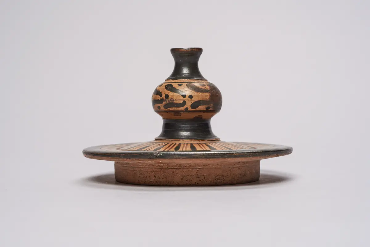 Halsamphora mit Deckel: Satyrn und Mänaden // Mädchen mit Tympanon