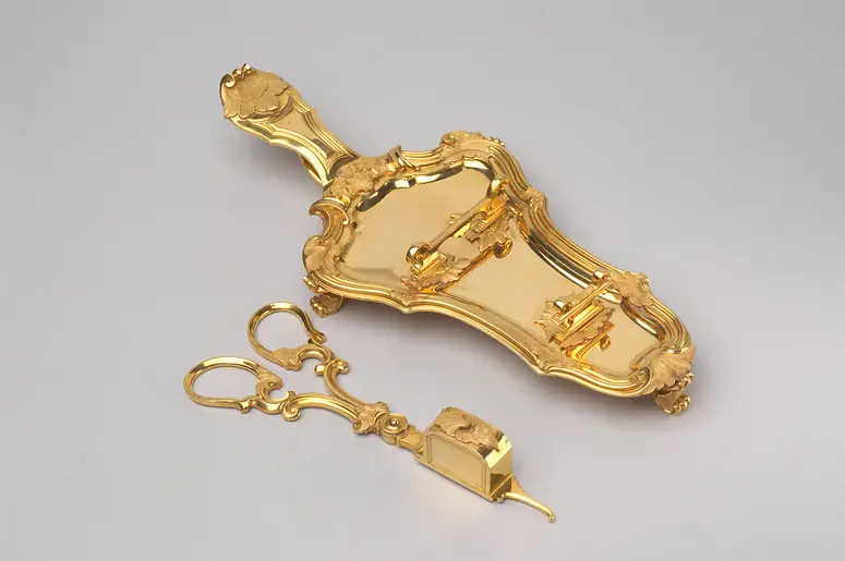 Tasse zum Auflegen der Lichtschere der Toilettegarnitur des Kaisers Franz I.