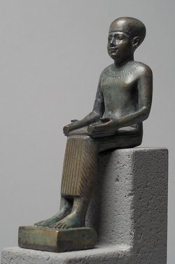 Imhotep, sitzend
