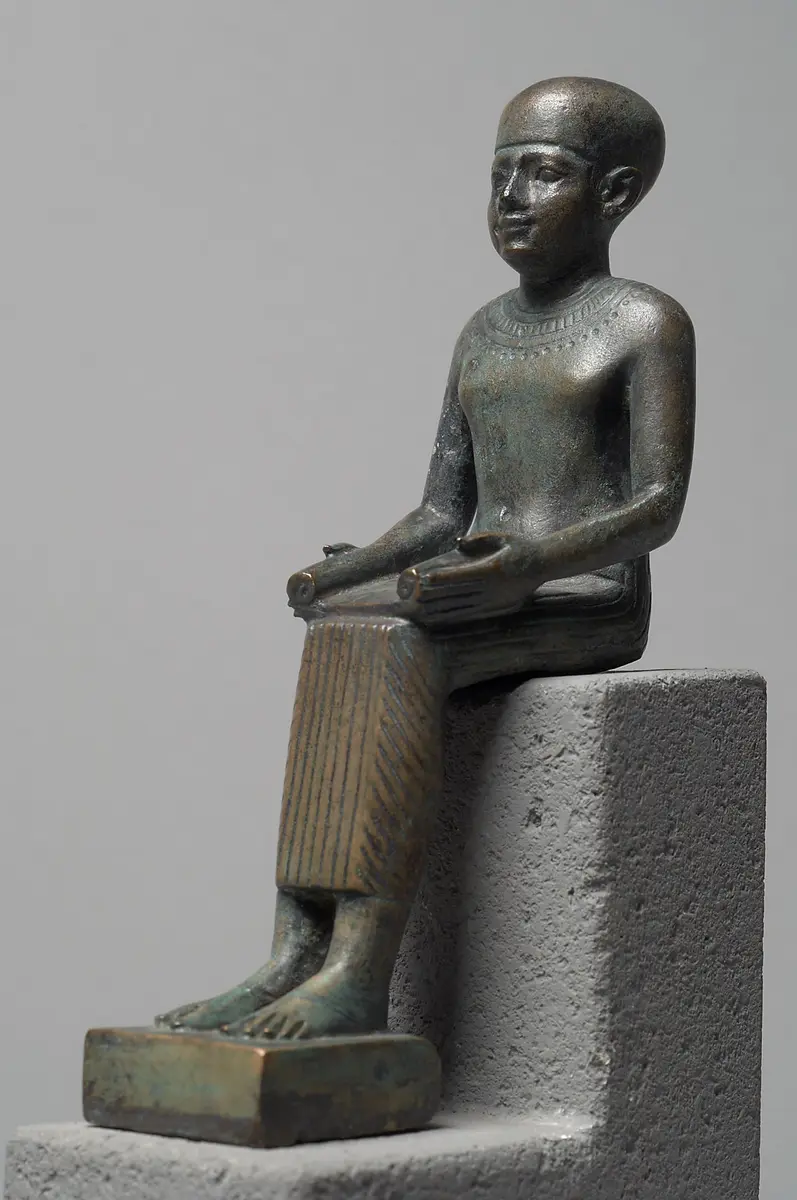 Imhotep, sitzend