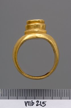 Fingerring mit Monogramm
