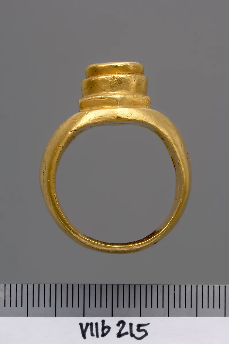 Fingerring mit Monogramm