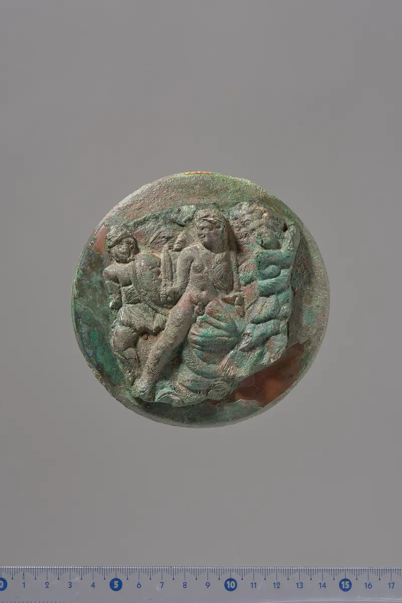 Deckel eines Klappspiegels mit Reliefapplik: Deiphobos, Paris, Kassandra