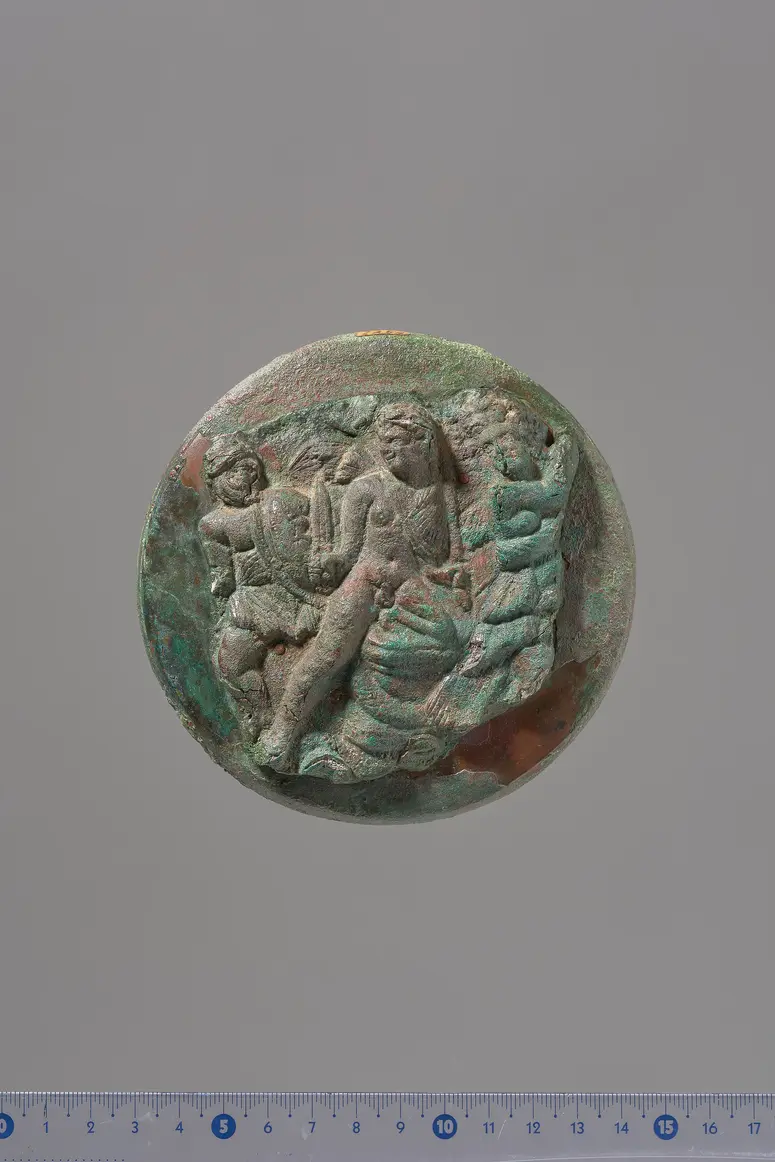 Deckel eines Klappspiegels mit Reliefapplik: Deiphobos, Paris, Kassandra