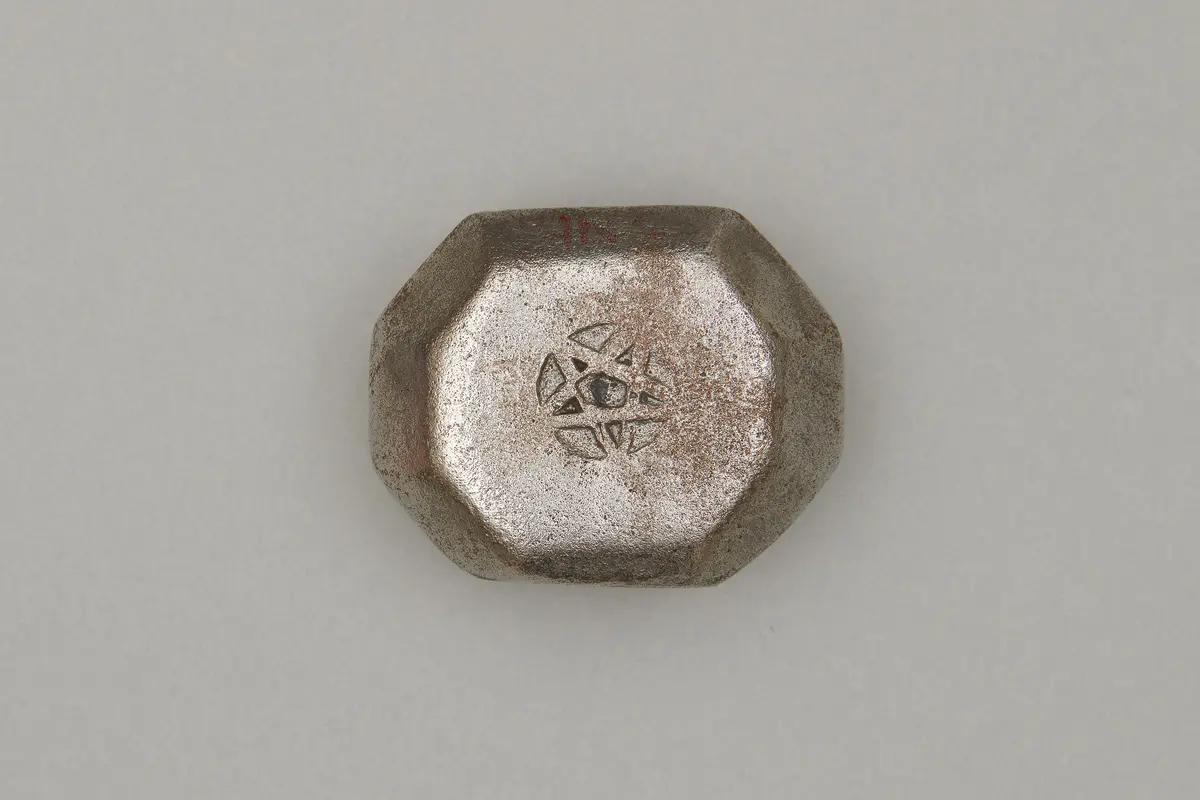Schwertknauf mit Pentagramm (Drudenfuß)