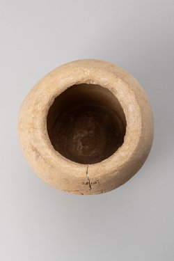 Kanope des Nes-schu-tefnut mit Deckel in Form eines Menschenkopfes