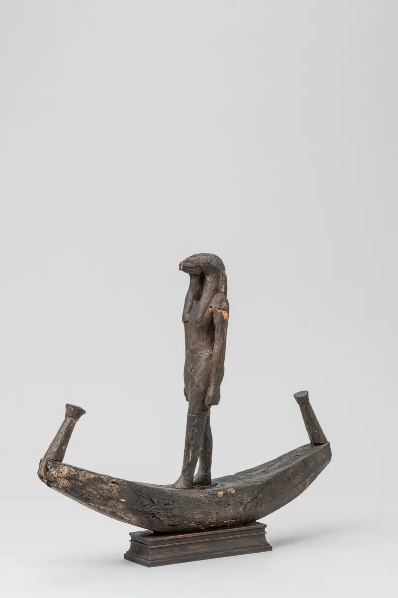 Figur des ibisköpfigen Gottes Thot, in einer Barke stehend