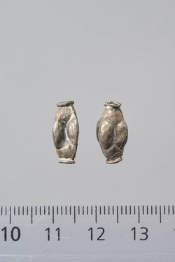 Zwei Silberperlen
