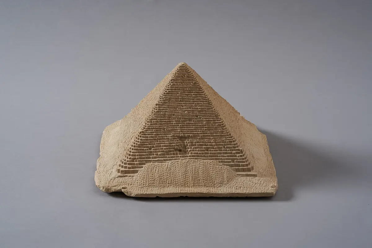 Modell der Cheops-Pyramide