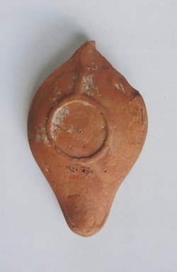 Kantharos mit Weinranken und Eroten