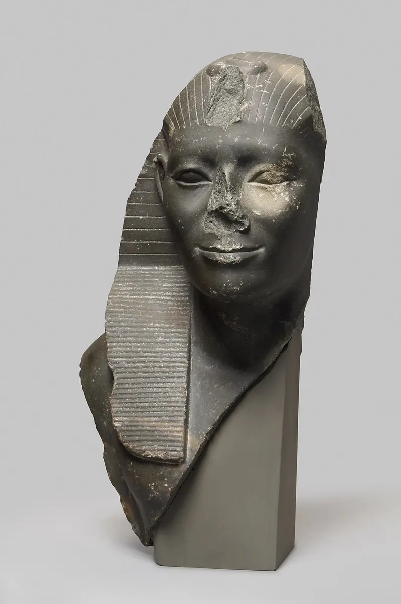 Büste einer Statue von König Amenemhet V. Sechemkare