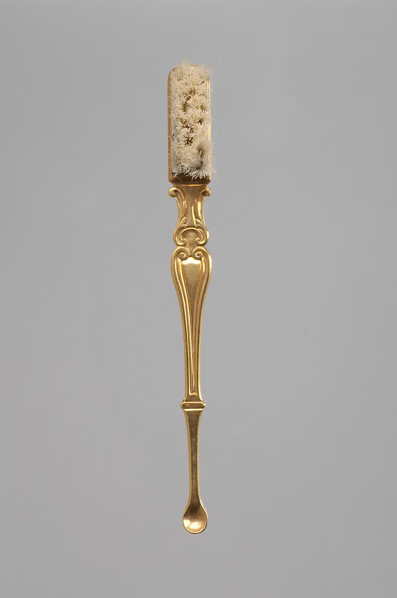 Zahnbürste mit Ohrlöffelchen der Toilettegarnitur des Kaisers Franz I.
