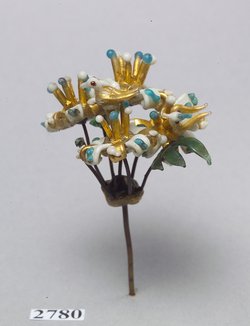 Bukett mit Blumen und Vögeln aus Glas 