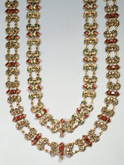 Zwei Collanen des Ordens vom Goldenen Vlies; Reste der substitutorischen Reichskrone Kaiser Ferdinands III.