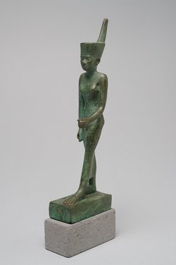 Stehende Göttin Neith