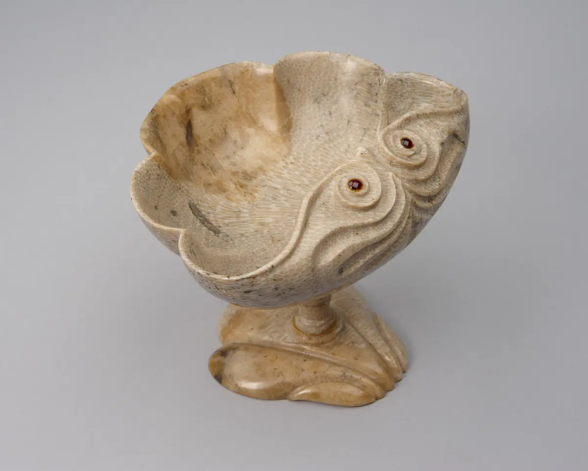 Muschelförmige Schale 