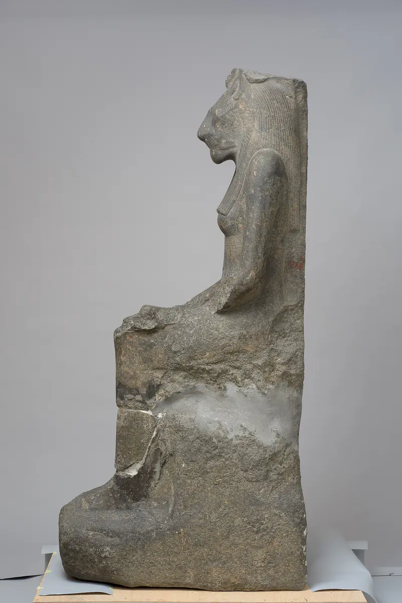 Sitzstatue der Göttin Sachmet