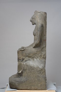 Sitzstatue der Göttin Sachmet