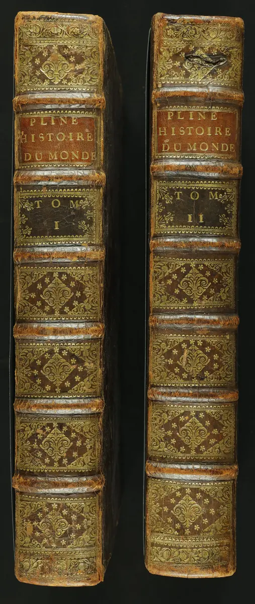 L'Histoire Du Monde De C. Pline Second, Collationée & corrigée sur plusieurs vieux exemplaires Latins, tant imprimez qu'escrits à la main, & enrichie d'annotations en marge ... A quoy a etsé adjousté un traitté des poids et mesures des antiques, reduittes à la façon des François: Avec deux Tables, l'une fort ample des noms & matieres contenuës en ceste Histoire, l'autre seruant au susdit traitté des poids & mesures. Le tout mis en François par Antoine Du Pinet ... Tome 2 ...
