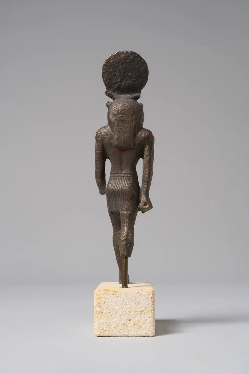 Gott Month, stierköpfig, schreitend