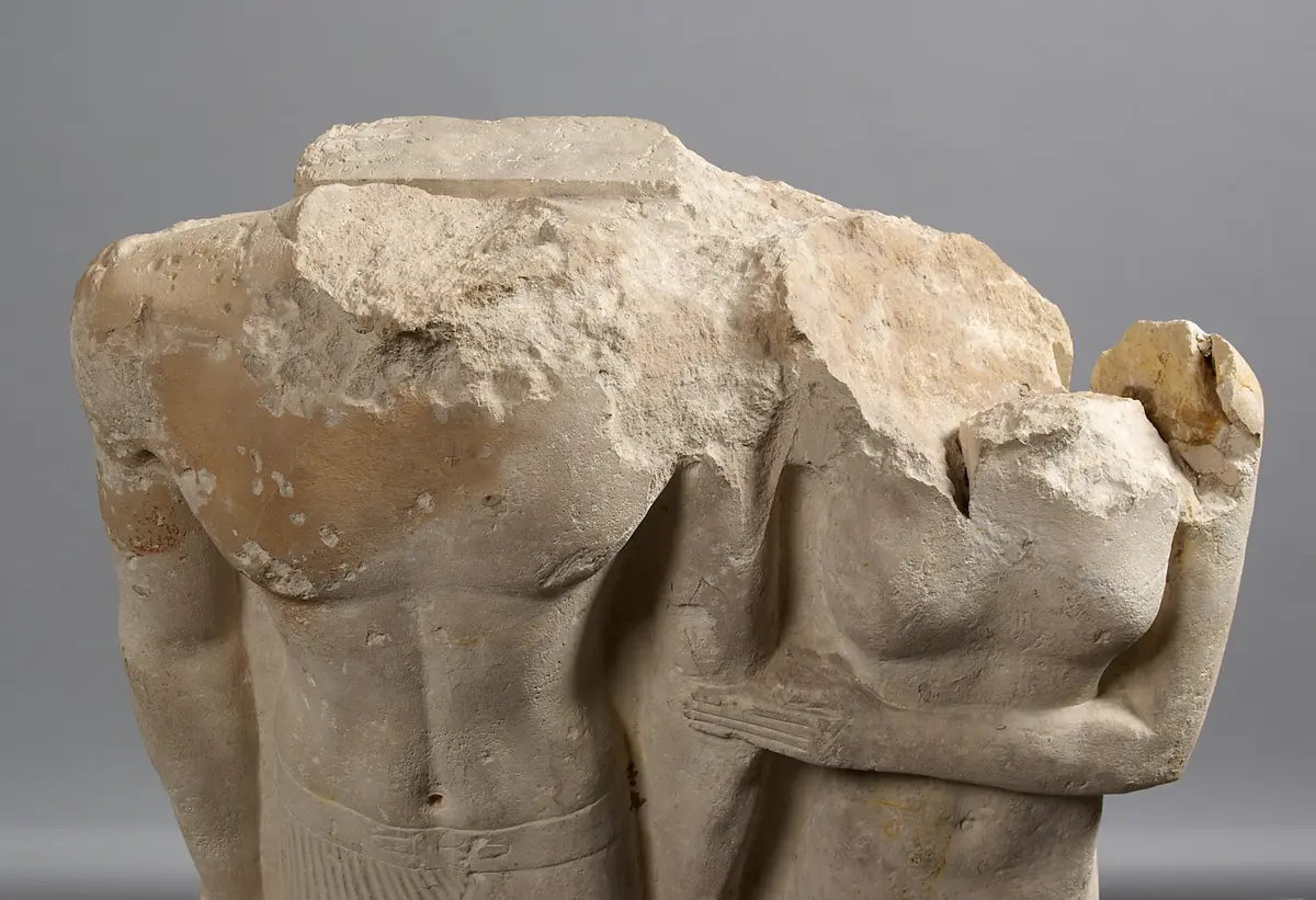 Gruppenstandbild des Pehen-ptah und seiner Mutter Imen-djefa-es