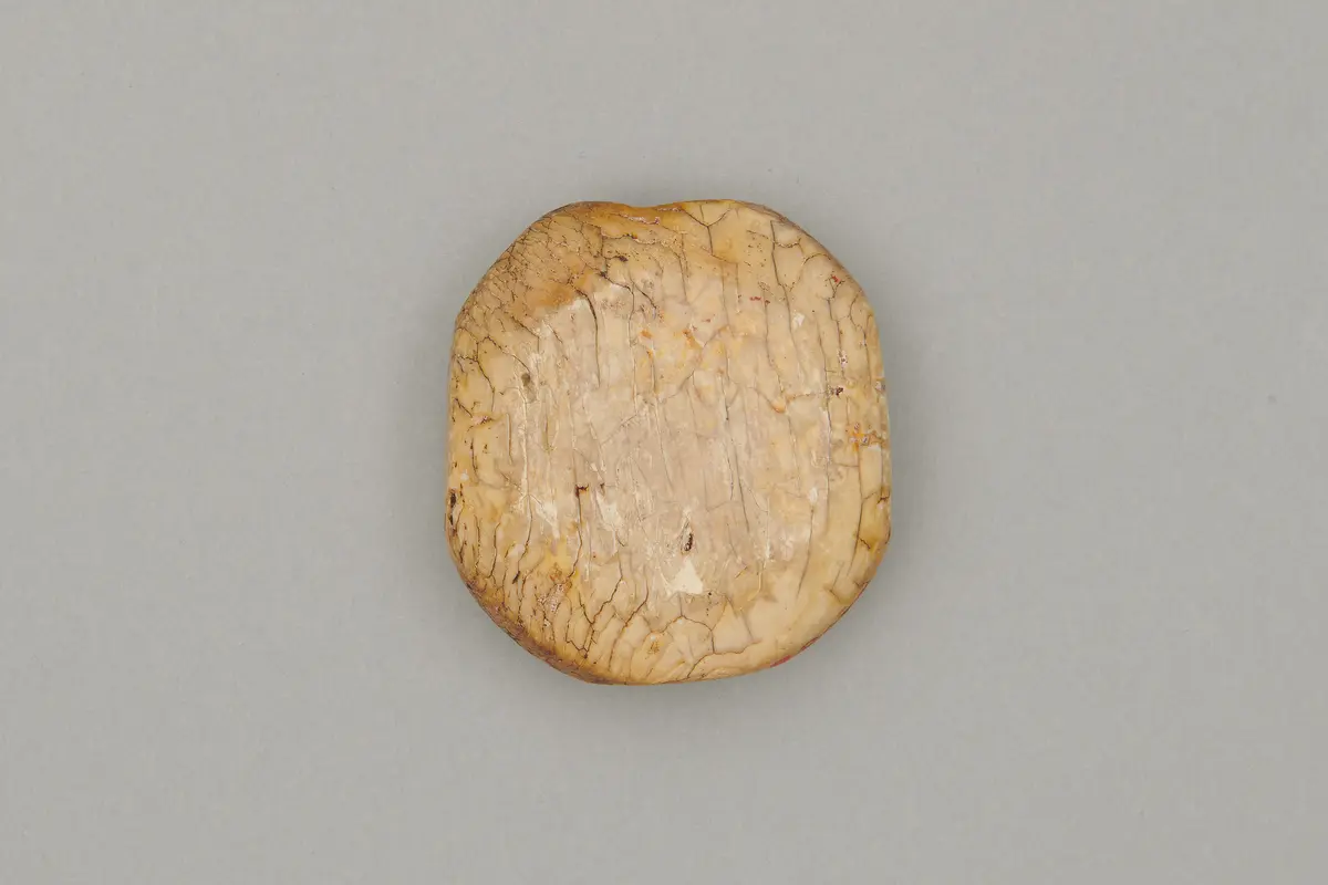 Schwertknauf, sog. Scheibenknauf, aus Elfenbein