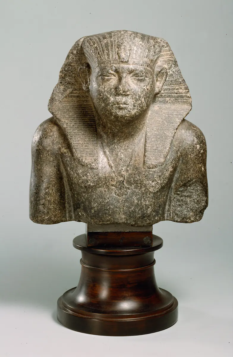 Upper part of a royal statue (Senwosret II?) 