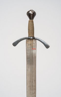 Schwert mit Scheide