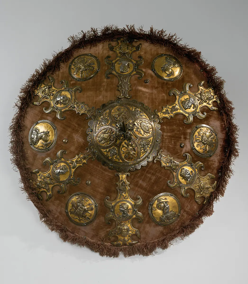 Rundschild aus einem All'antica-Ensemble mit Sturmhaube (A 936)