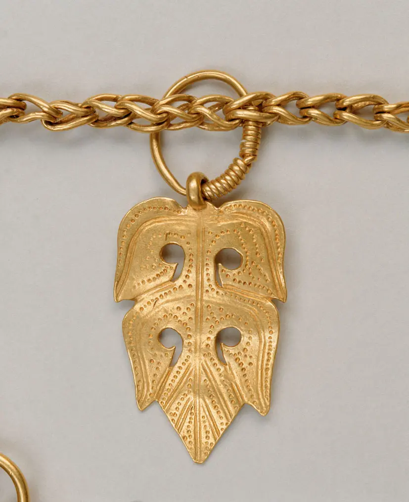 Goldkette mit 52 Anhängern