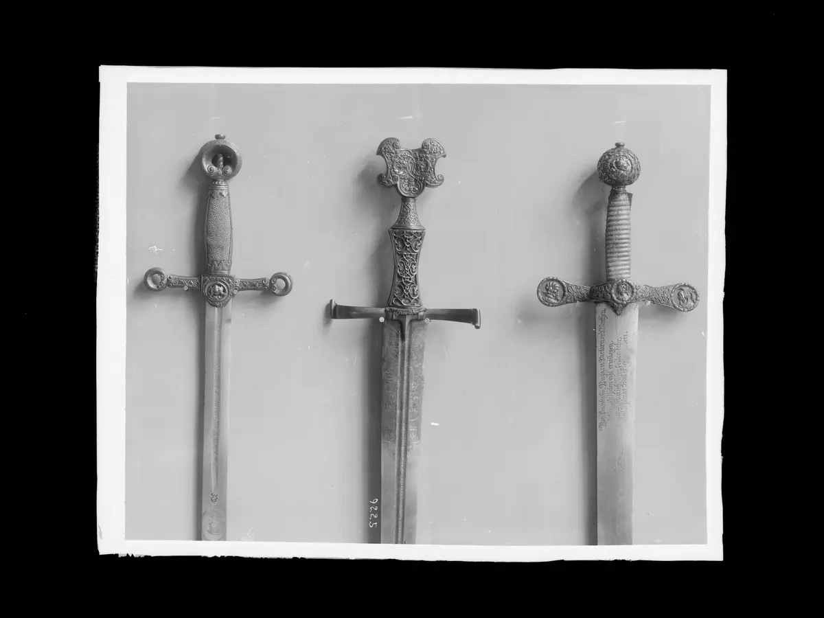 Sogenanntes Schwert Kaiser Karls V.; Schwert der St. Peters-Ritterschaft; Schwert