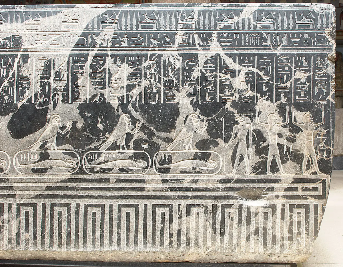 Sarkophag des Priesters Nes-schu-tefnut