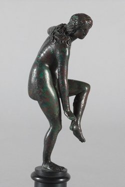 Sandalenlösende Venus