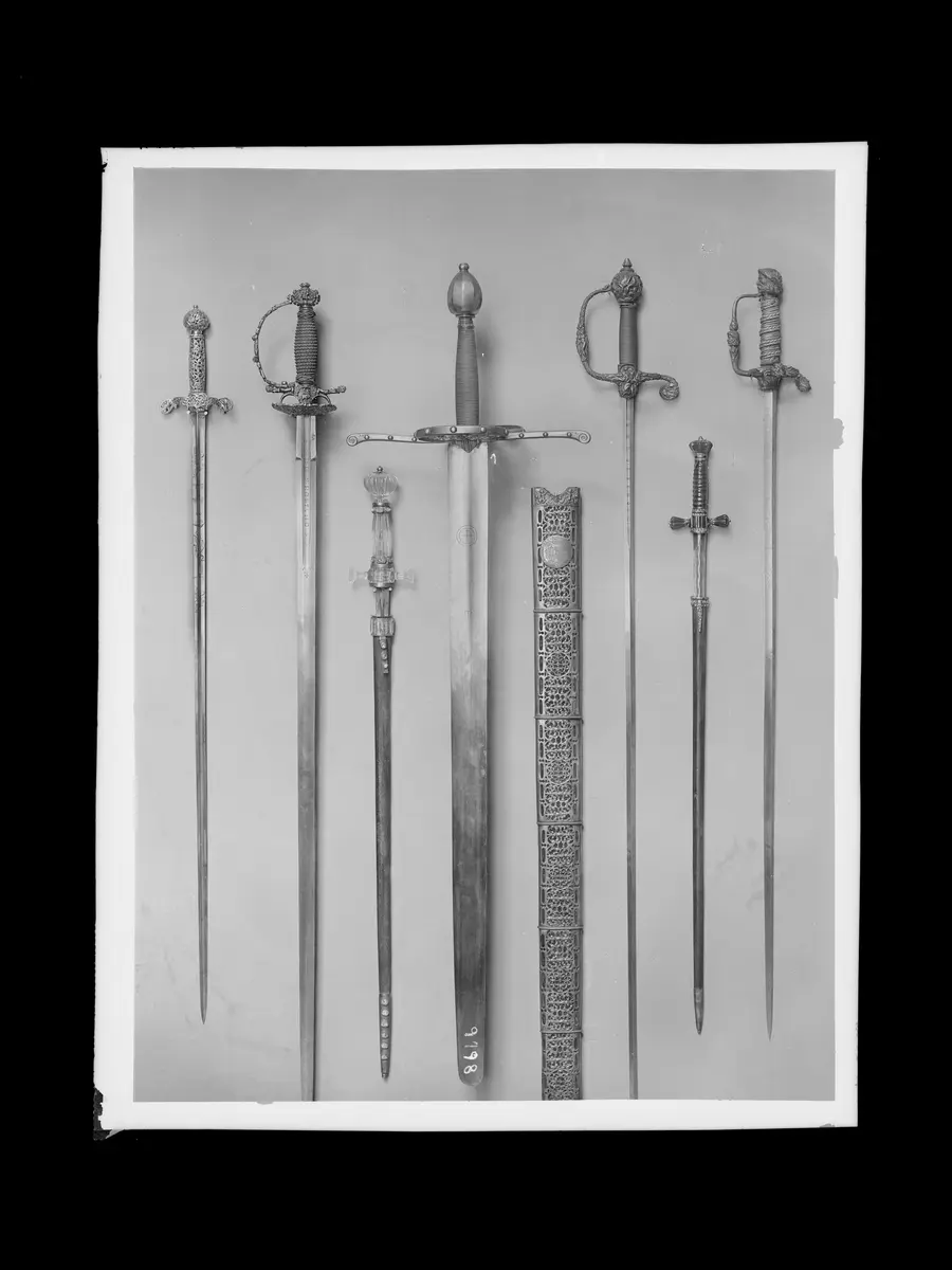 Hofdegen; Hofdegen (Spadroon); Kurzer Hofdegen; Lehenschwert der Stadt Ungarisch-Hradisch mit Scheide; Hofdegen; Kurzer Hofdegen; Hofdegen