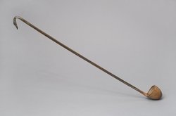 Schöpfer mit langem, in Entenkopf endendem Stiel