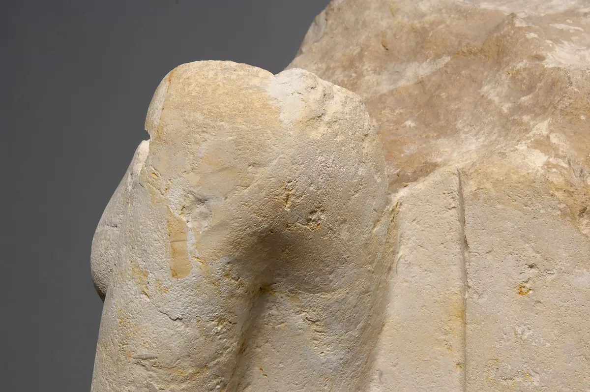 Gruppenstandbild des Pehen-ptah und seiner Mutter Imen-djefa-es