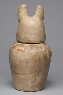 Kanope der Tjes-bastet-peret mit Deckel in Form eines Schakalkopfes