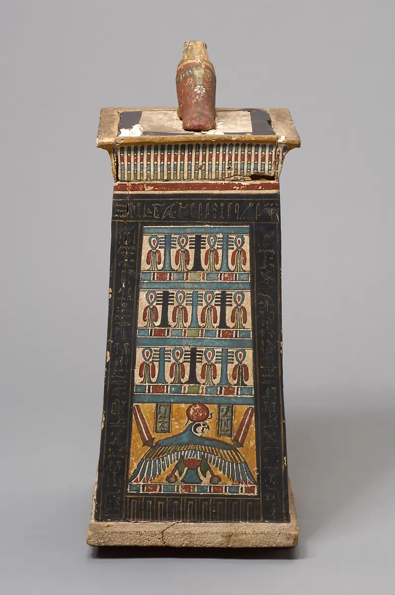 Eingeweidekasten in Form einer Kapelle