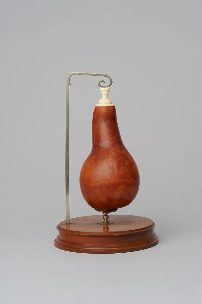 Gourd Bottle with Venus and Amor